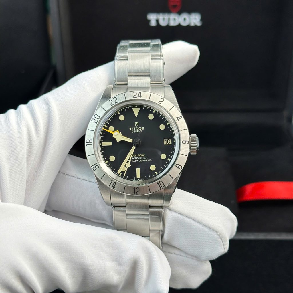 Đồng Hồ Tudor Black Bay Pro M79470 Replica 11 Mặt Đen Nhà Máy ZF 39mm (2)