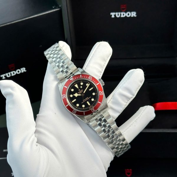 Đồng Hồ Tudor Replica 11 Heritage Black Bay Vành Benzel Đỏ Nhà Máy ZF 41mm (2)