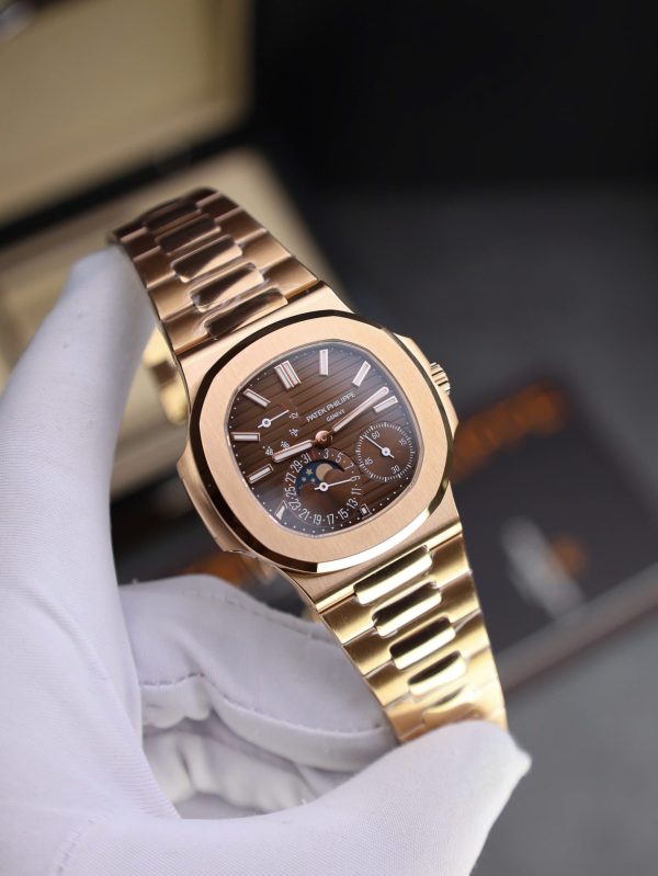 Đồng Hồ Patek Philippe Nautilus 5712R Replica 11 Mặt Nâu Nhà Máy PPF 40mm (2)