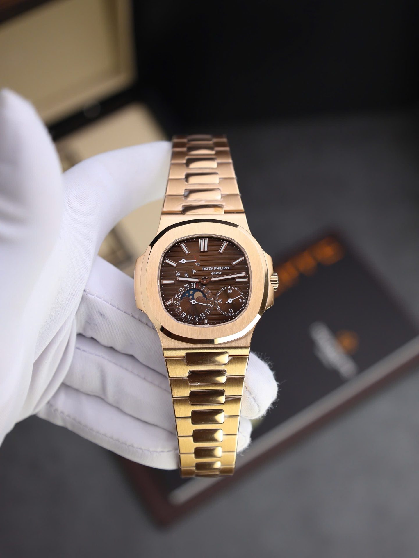 Đồng Hồ Patek Philippe Nautilus 5712R Replica 11 Mặt Nâu Nhà Máy PPF 40mm (2)