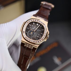 Đồng Hồ Patek Philippe Nautilus 5724 Rep 11 Mạ Vàng Hồng Chạy Full Chức Năng PPF 40mm (2)