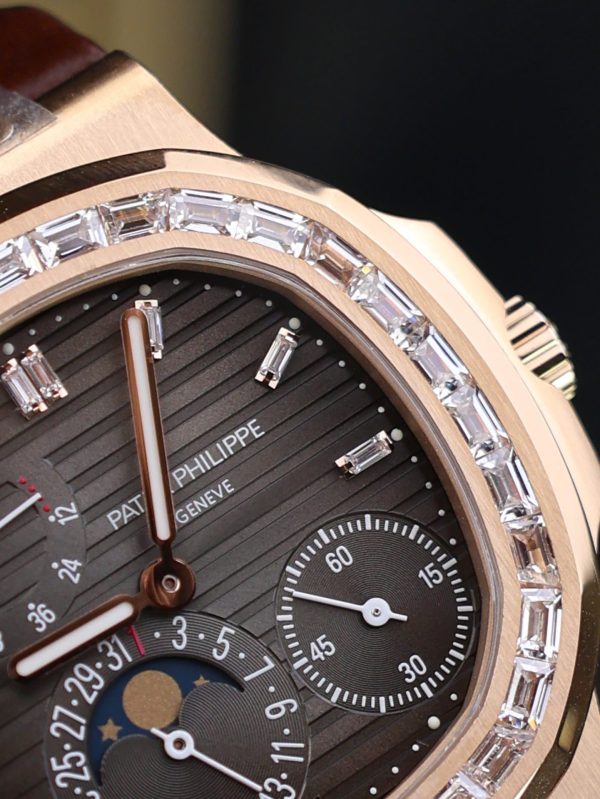 Đồng Hồ Patek Philippe Nautilus 5724 Rep 11 Mạ Vàng Hồng Chạy Full Chức Năng PPF 40mm (2)