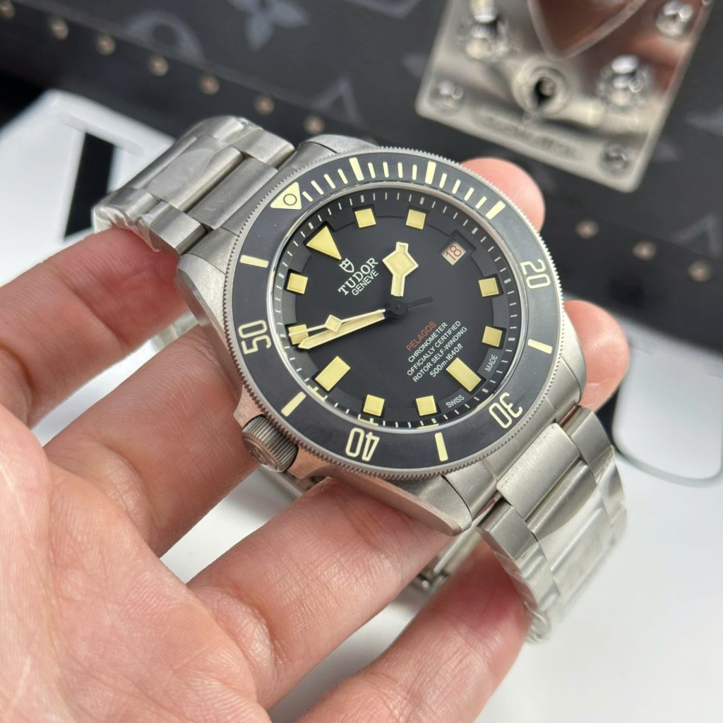 Đồng Hồ Tudor Pelagos LHD Replica 11 Viền Gốm Ceramic Nhà Máy VS 42mm (2)