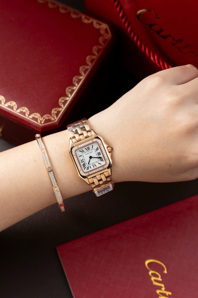 Đồng Hồ Cartier Panthere WJPN0009 Replica 11 Mạ Vàng Hồng Viền Đính Kim Cương Moissanite 27x37mm (2)