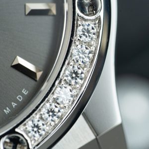 Đồng Hồ Hublot Classic Fusion Màu Xám Chế Tác Vành Đính Kim Cương Moissanite 38mm (2)
