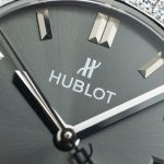 Đồng Hồ Hublot Classic Fusion Màu Xám Chế Tác Vành Đính Kim Cương Moissanite 38mm (2)