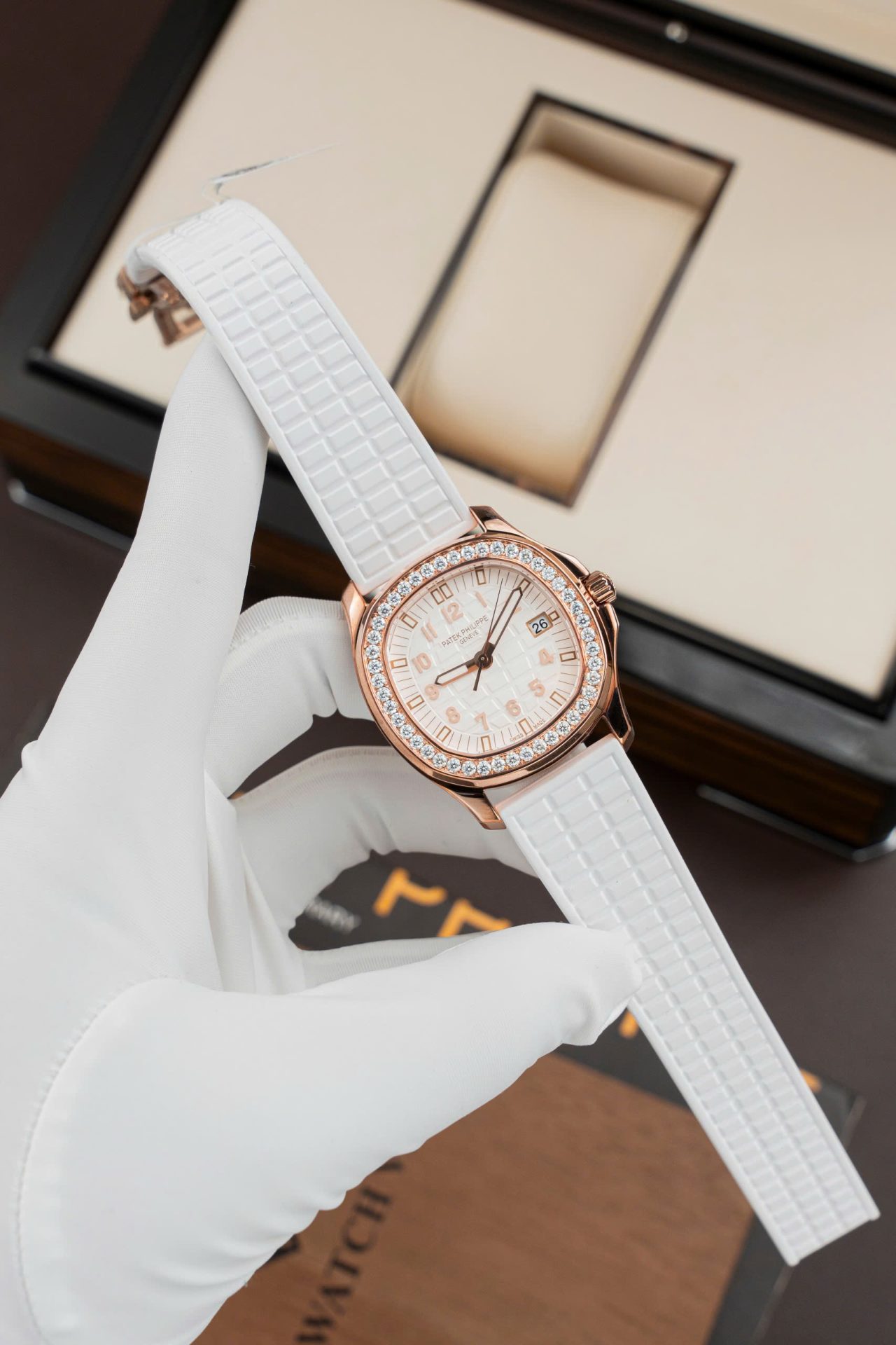 Đồng Hồ Nữ Patek Philippe Aquanaut 5067 Chế Tác Đính Moissanite Nhà Máy PPF 35,6mm (6)