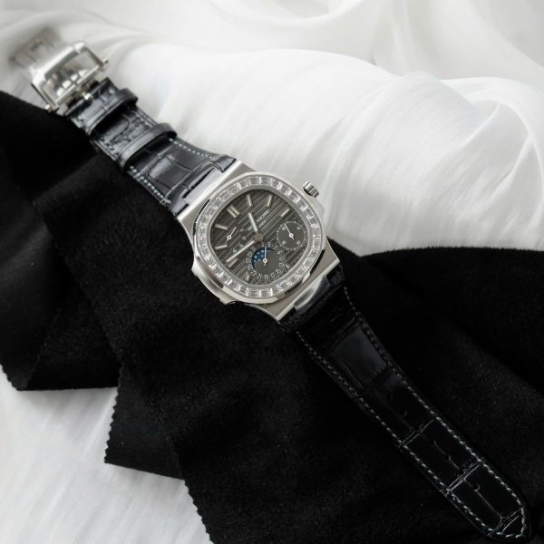 Đồng Hồ Patek Philippe Chế Tác Nautilus 5724 Mặt Xám Dây Da Nhà Máy PPF 40mm (2)