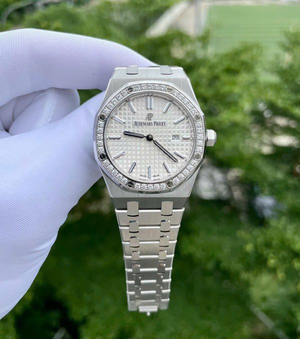 Đồng Hồ Audemars Piguet Royal Oak Nữ Chế Tác Mặt Trắng Đính Kim Cương Moissanite 34mm (2)