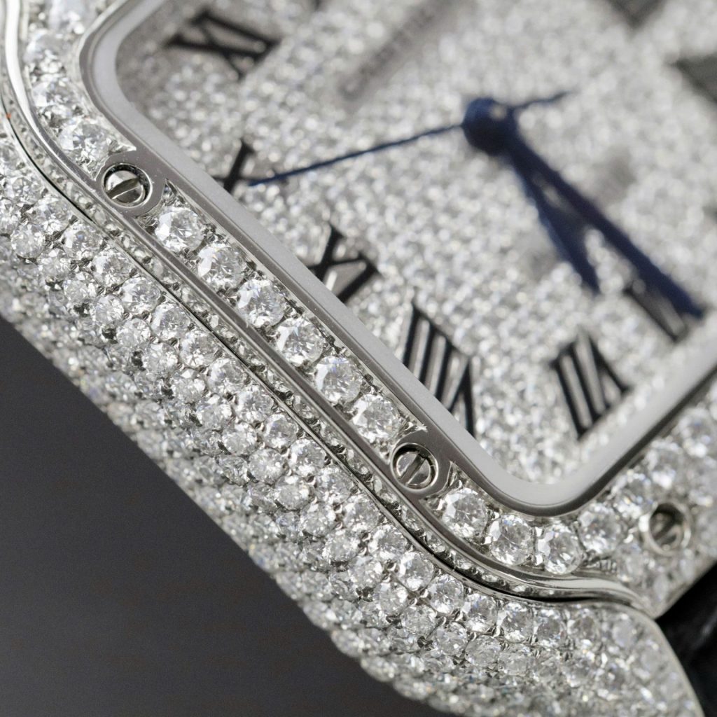 Đồng Hồ Cartier Santos Nữ Chế Tác Đính Full Kim Cương Moissanite Dây Da 35mm (2)
