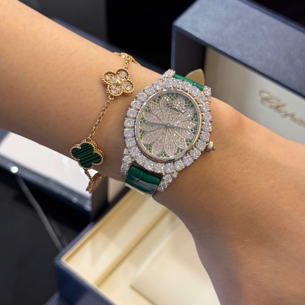 Đồng Hồ Chopard Nữ Màu Xanh lá Cây Chế Tác Đính Kim Cương Moissanite Hong Kong 34mm (2)