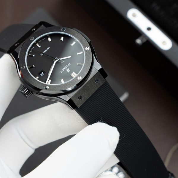 Đồng Hồ Hublot Classic Fusion Ceramic Chế Tác Màu Đen Dây Cao Su 42mm (2)
