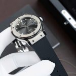 Đồng Hồ Hublot Classic Fusion Titanium Màu Xám Chế Tác Máy SW300 Thuỵ Sỹ Dây Cao Su 42mm (2)