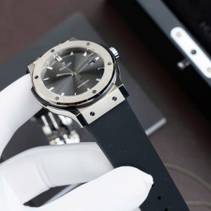 Đồng Hồ Hublot Classic Fusion Titanium Màu Xám Chế Tác Máy SW300 Thuỵ Sỹ Dây Cao Su 42mm (2)