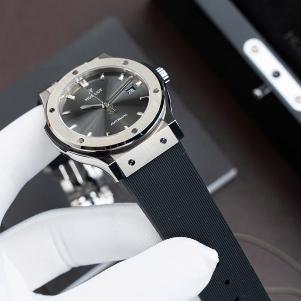 Đồng Hồ Hublot Classic Fusion Titanium Màu Xám Chế Tác Máy SW300 Thuỵ Sỹ Dây Cao Su 42mm (2)