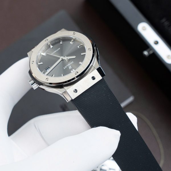 Đồng Hồ Hublot Classic Fusion Titanium Màu Xám Chế Tác Máy SW300 Thuỵ Sỹ Dây Cao Su 42mm (2)