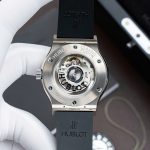 Đồng Hồ Hublot Classic Fusion Titanium Màu Xám Chế Tác Máy SW300 Thuỵ Sỹ Dây Cao Su 42mm (2)