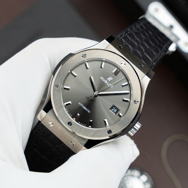 Đồng Hồ Hublot Classic Fusion Titanium Màu Xám Chế Tác Máy SW300 Thuỵ Sỹ Nặng 84Gram 42mm (2)