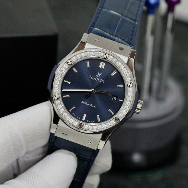 Đồng Hồ Hublot Classic Fusion Titanium Nam Đính Đá Một Hàng Rep 11 Xưởng HB 42mm (3)