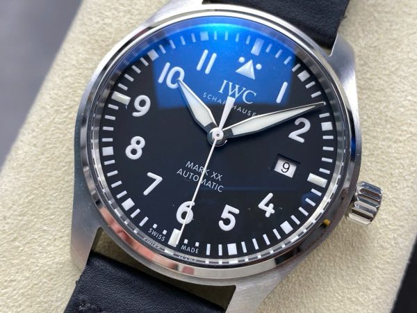 Đồng Hồ IWC Schaffhausen Pilot's Mark XX Mặt Số Đen Replica Xưởng ZM 40mm (1)