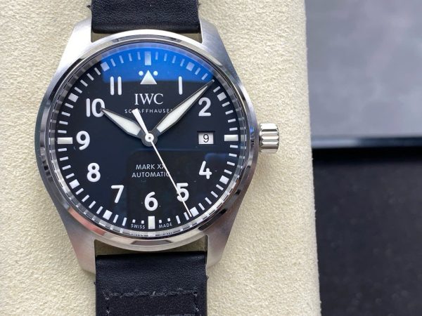 Đồng Hồ IWC Schaffhausen Pilot's Mark XX Mặt Số Đen Replica Xưởng ZM 40mm (1)