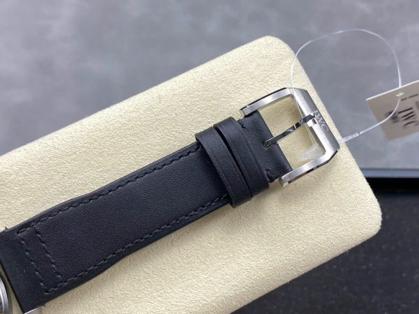 Đồng Hồ IWC Schaffhausen Pilot's Mark XX Mặt Số Đen Replica Xưởng ZM 40mm (1)