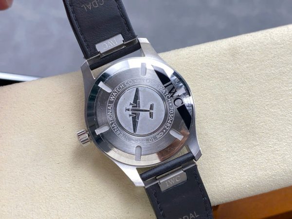 Đồng Hồ IWC Schaffhausen Pilot's Mark XX Mặt Số Đen Replica Xưởng ZM 40mm (1)