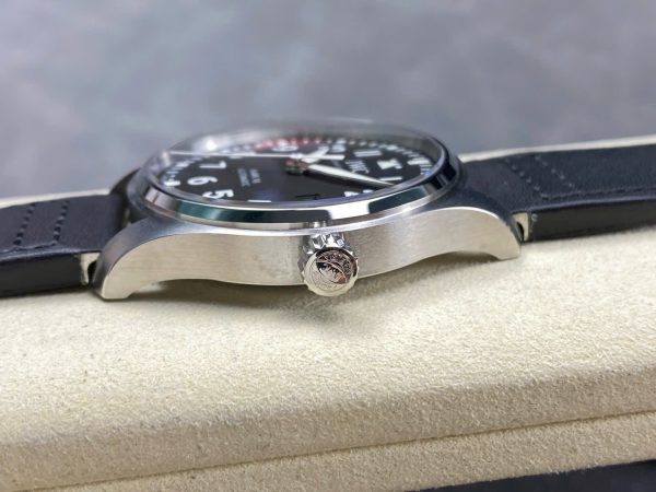 Đồng Hồ IWC Schaffhausen Pilot's Mark XX Mặt Số Đen Replica Xưởng ZM 40mm (1)