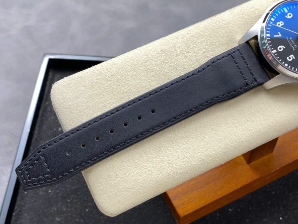 Đồng Hồ IWC Schaffhausen Pilot's Mark XX Mặt Số Đen Replica Xưởng ZM 40mm (1)
