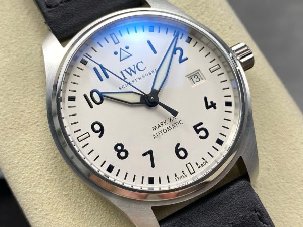 Đồng Hồ IWC Schaffhausen Pilot's Mark XX Mặt Số Trắng Replica Xưởng ZM 40mm (4)