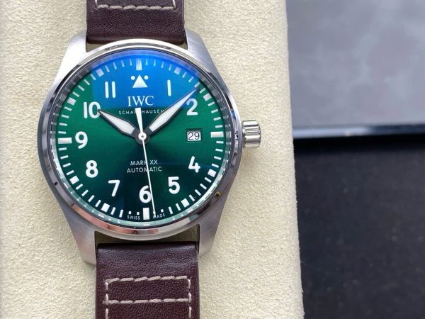 Đồng Hồ IWC Schaffhausen Pilot's Mark XX Mặt Xanh Lá Cây Replica Xưởng ZM 40mm (3)