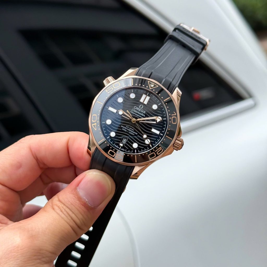 Đồng Hồ Omega Seamaster Diver 300M Sedna Replica 11 Mạ Vàng Hồng Mặt Đen 42mm (2)