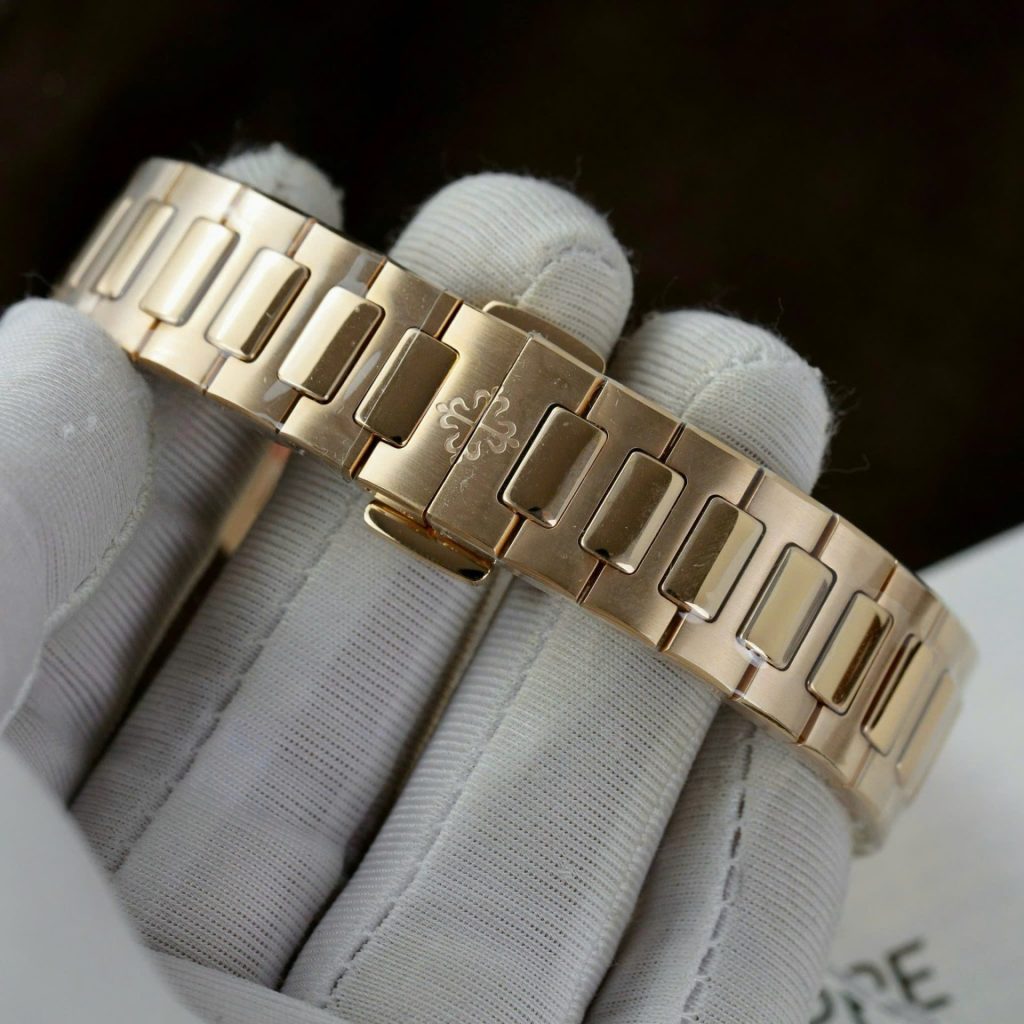Đồng Hồ Patek Philippe Nữ Mặt Trắng Rep 11 Nautilus 7118 Bọc Vàng Thật Đính Moissante Xưởng 3K 35mm (2)