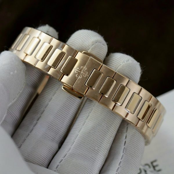 Đồng Hồ Patek Philippe Nữ Mặt Trắng Rep 11 Nautilus 7118 Bọc Vàng Thật Đính Moissante Xưởng 3K 35mm (2)