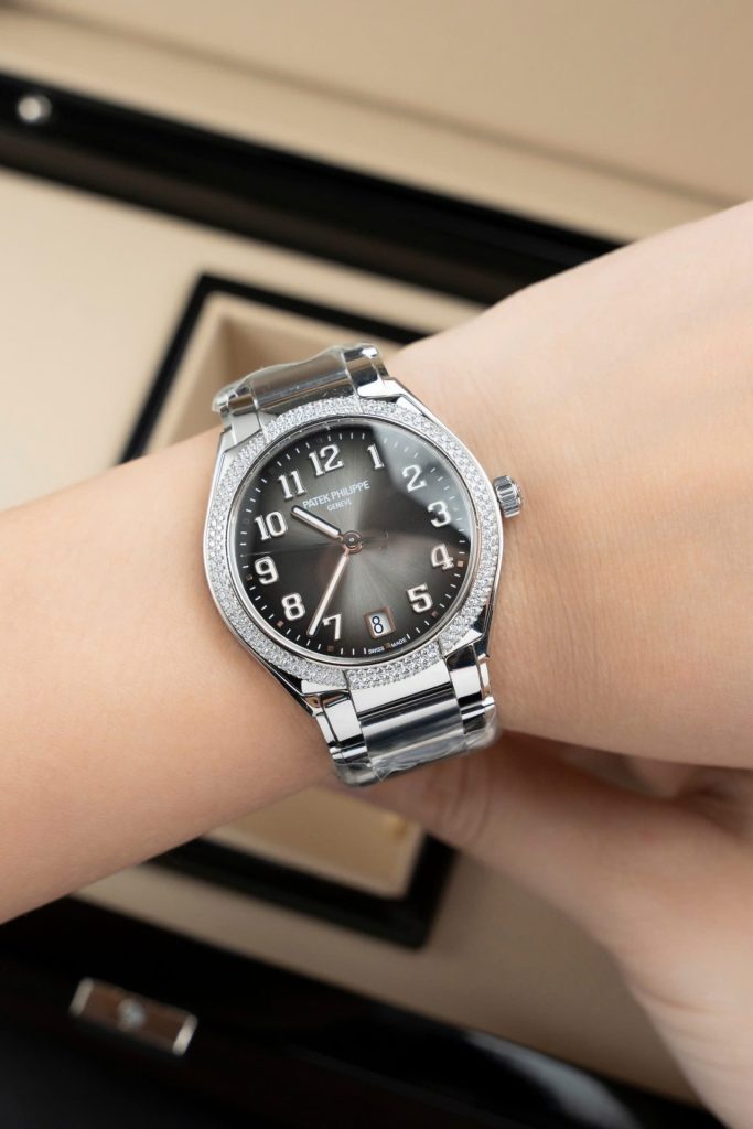 Đồng Hồ Patek Philippe Replica 11 Twenty 4 7300 Mặt Xám Dây Kim Loại 36mm (2)
