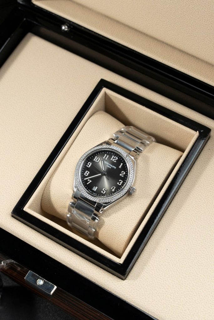 Đồng Hồ Patek Philippe Replica 11 Twenty 4 7300 Mặt Xám Dây Kim Loại 36mm (2)