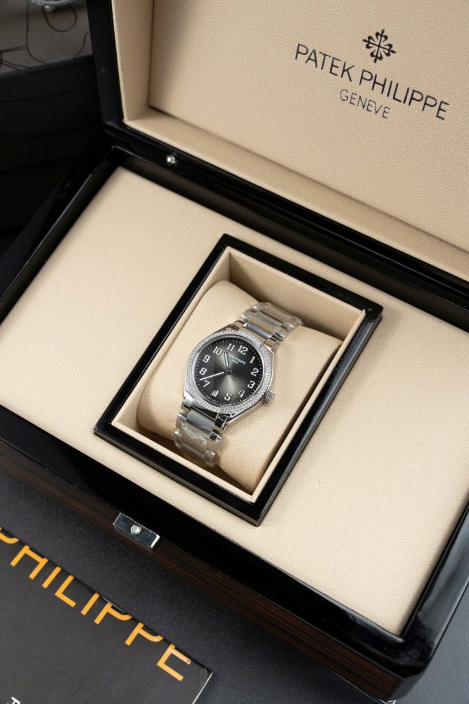 Đồng Hồ Patek Philippe Replica 11 Twenty 4 7300 Mặt Xám Dây Kim Loại 36mm (2)