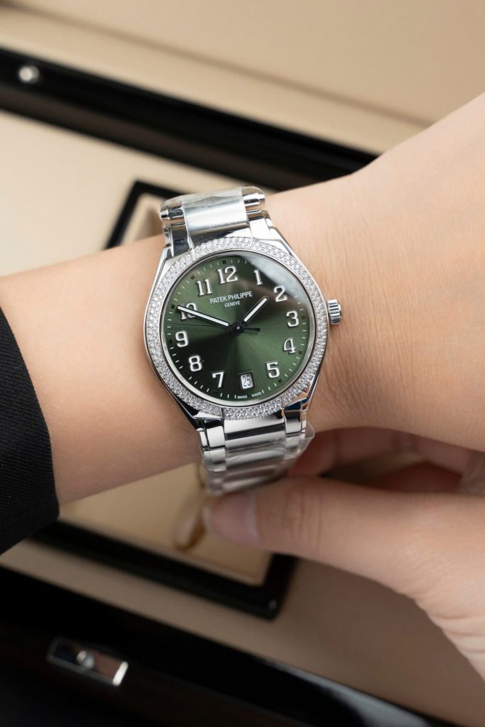 Đồng Hồ Patek Philippe Twenty 4 7300 Replica 11 Mặt Xanh Lá Cây Dây Kim Loại 36mm (2)