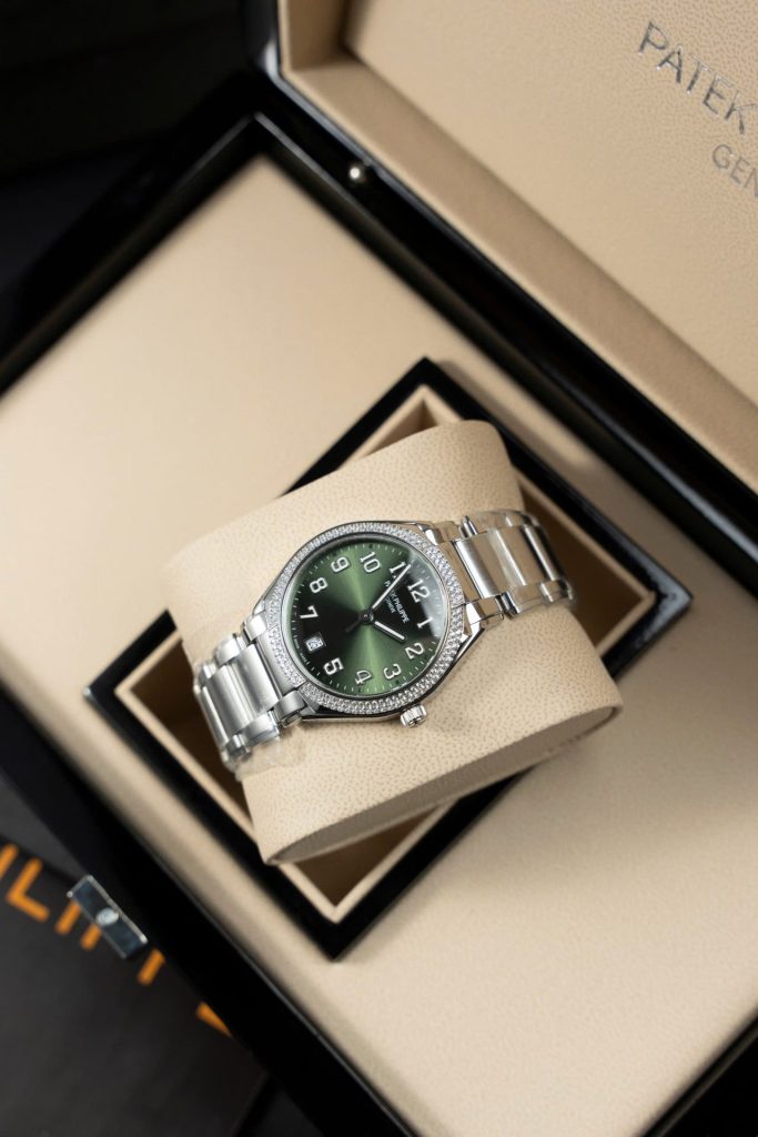 Đồng Hồ Patek Philippe Twenty 4 7300 Replica 11 Mặt Xanh Lá Cây Dây Kim Loại 36mm (2)
