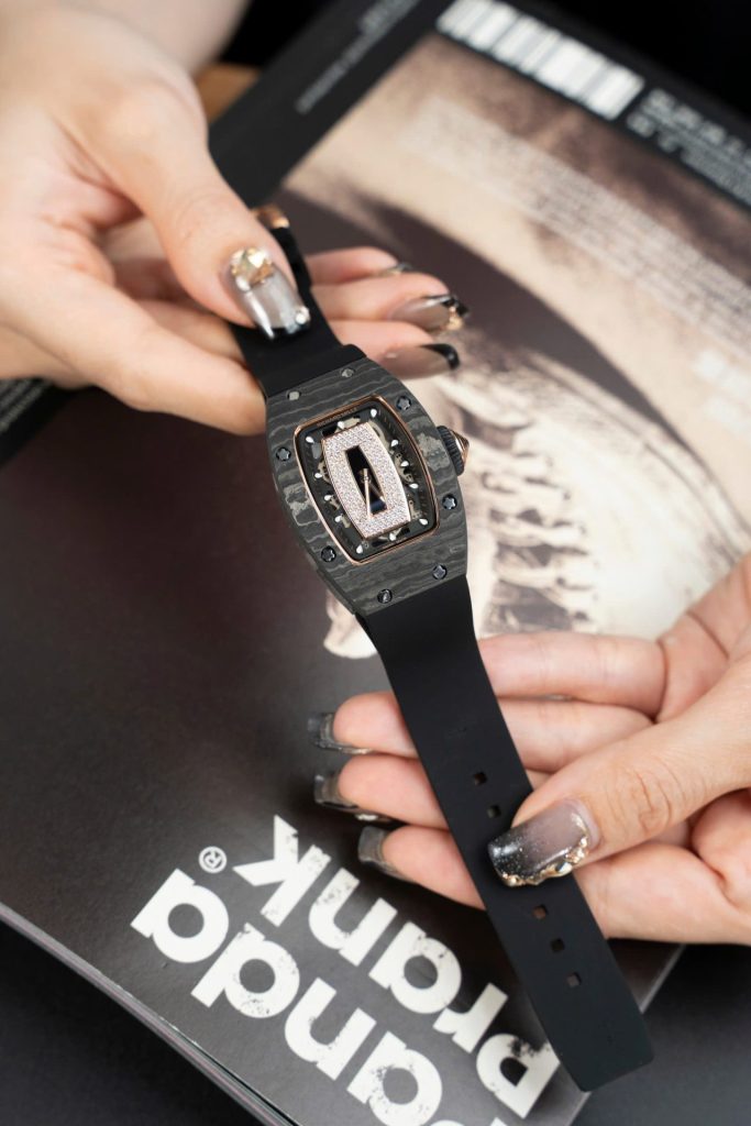Đồng Hồ Richard Mille RM07-01 Fake 11 Vỏ Carbon Dây Cao Su Đen 36mm (1)
