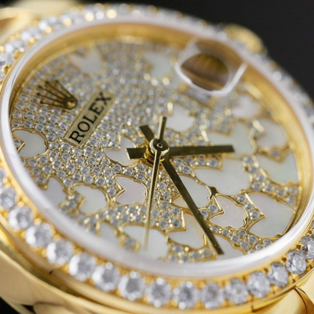 Đồng Hồ Rolex DateJust Mặt Số Butterfly Chế Tác Bọc Vàng 18K + Đính Kim Cương Moissanite 31mm (2)