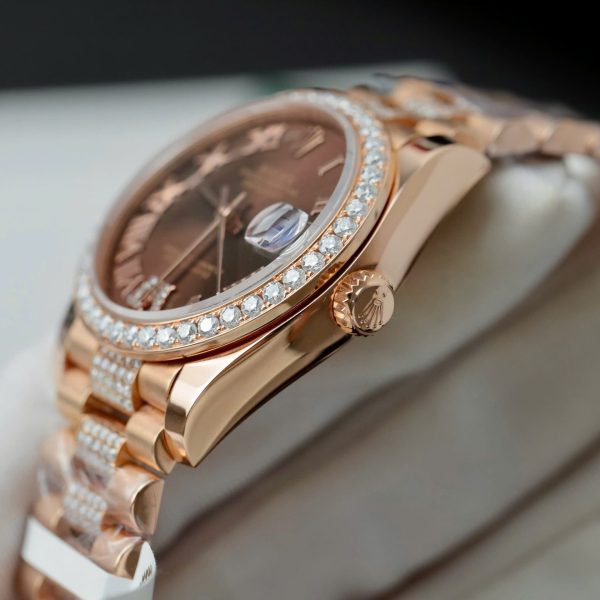 Đồng Hồ Rolex DateJust Nữ Mặt Chocolate Chế Tác Bọc Vàng Đính Moissanite 31mm (2)
