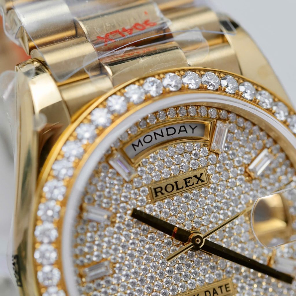 Đồng Hồ Rolex Day-Date Chế Tác Bọc Vàng 18K Đính Moissanite Trọng Lượng 159Gram QF 36mm (2)