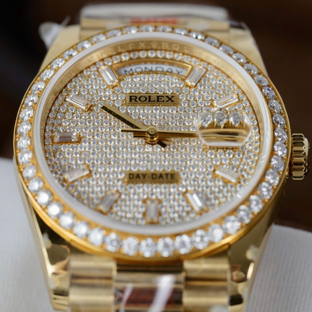 Đồng Hồ Rolex Day-Date Chế Tác Bọc Vàng 18K Đính Moissanite Trọng Lượng 159Gram QF 36mm (2)