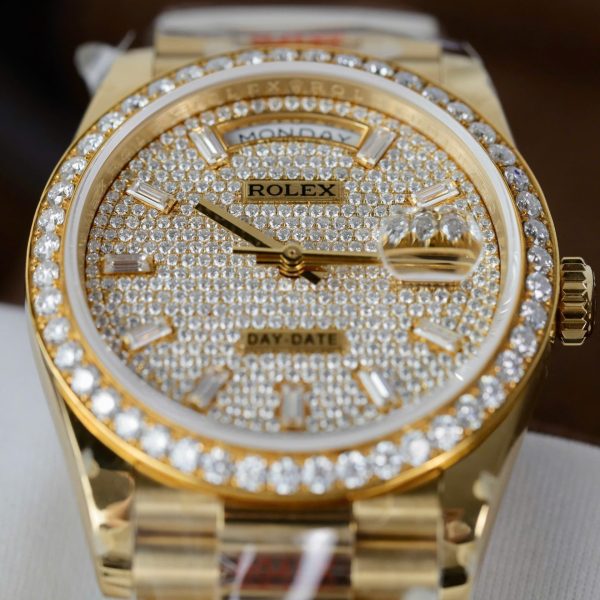 Đồng Hồ Rolex Day-Date Chế Tác Bọc Vàng 18K Đính Moissanite Trọng Lượng 159Gram QF 36mm (2)