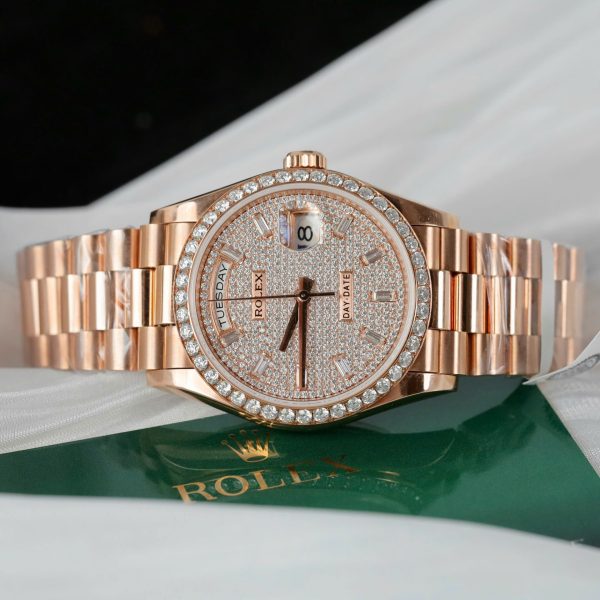 Đồng Hồ Rolex Day-Date Chế Tác Bọc Vàng Hồng Đính Kim Cương Tổng Hợp Xưởng GM 36mm (2)
