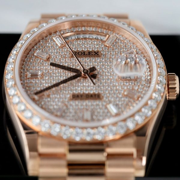 Đồng Hồ Rolex Day-Date Chế Tác Bọc Vàng Hồng Đính Kim Cương Tổng Hợp Xưởng GM 36mm (2)