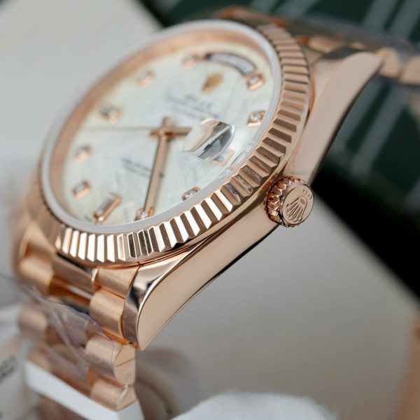 Đồng Hồ Rolex Day-Date Chế Tác Bọc Vàng Hồng Mặt Thiên Thạch Cọc Số Moissanite 40mm (2)