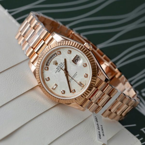 Đồng Hồ Rolex Day-Date Chế Tác Bọc Vàng Hồng Mặt Thiên Thạch Cọc Số Moissanite 40mm (2)