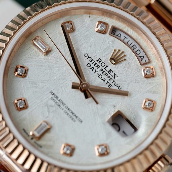 Đồng Hồ Rolex Day-Date Chế Tác Bọc Vàng Hồng Mặt Thiên Thạch Cọc Số Moissanite 40mm (2)